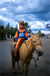 Mongolia środkowa  Młody jeździec. Fot. Robert Szyjanowski