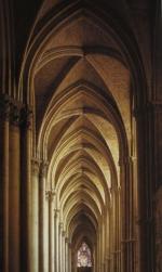 Gotyk - nawa boczna Katedry Notre-Dame w Reims zbudowana w XIII w.